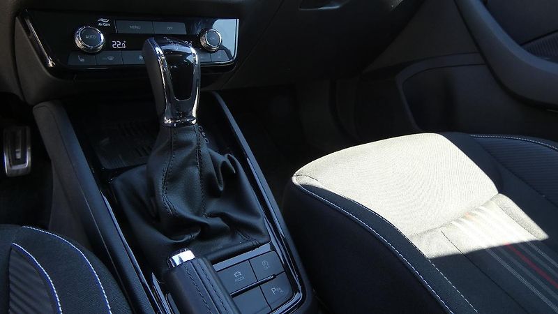Škoda Scala 1,5TSI DSG Monte Carlo - fotka 6 z 24