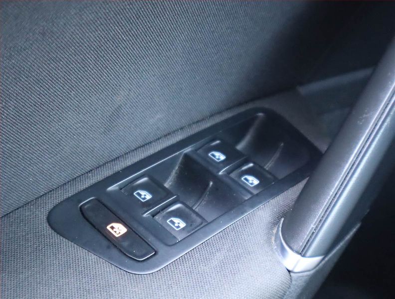 Volkswagen Golf (2019) Highline 2.0 TDI, 4X4 - fotka 15 z 18