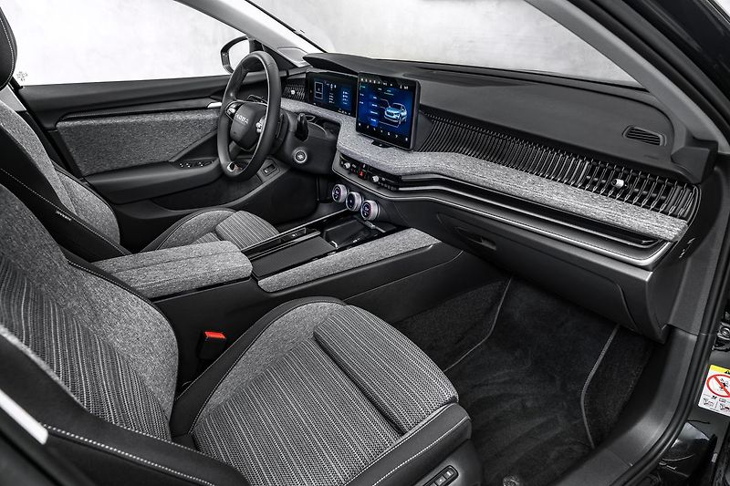 Škoda Superb 2,0 TDI DSG LED Masáž tažné - fotka 13 z 21