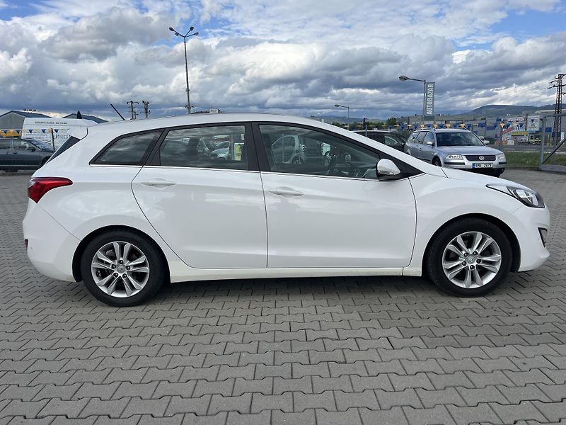 Hyundai i30 (2014) 1.6 CRDi -81kW - fotka 4 z 14