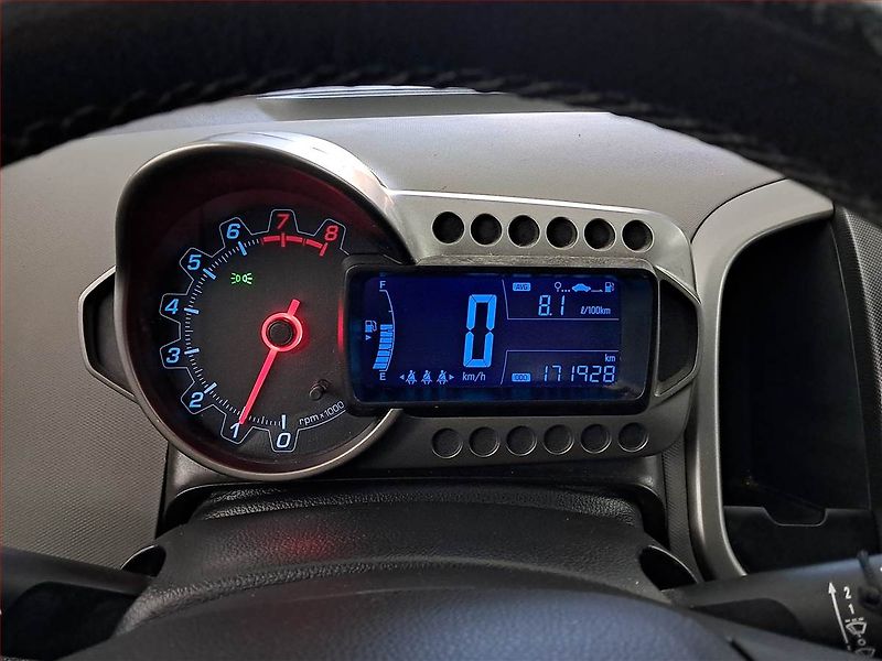 Chevrolet Aveo (2013) 1.6 i 16V, nová STK, Klima - fotka 10 z 13