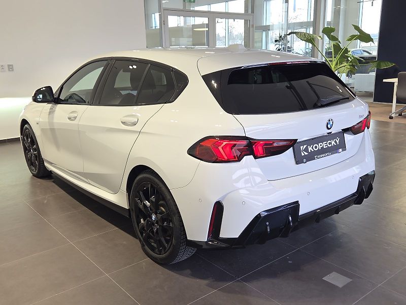 BMW Řada 1 (2024) 120i M Sport - fotka 4 z 16
