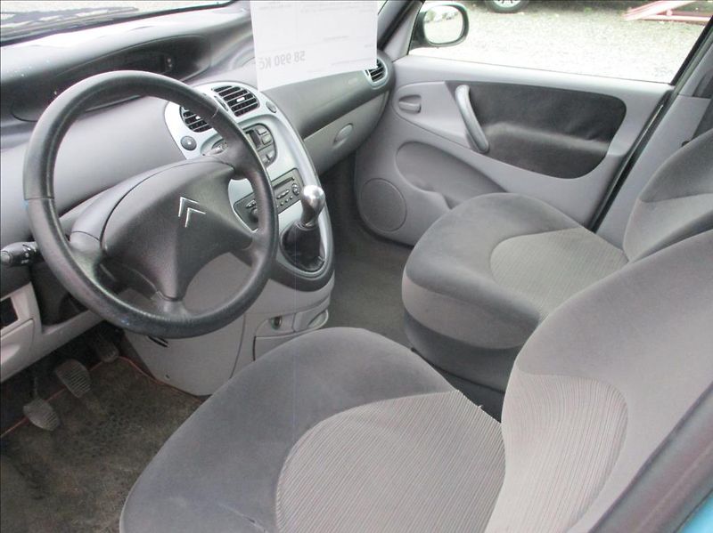 Citroën Xsara Picasso 1,6 i, klima, servis, tažné, - fotka 18 z 35