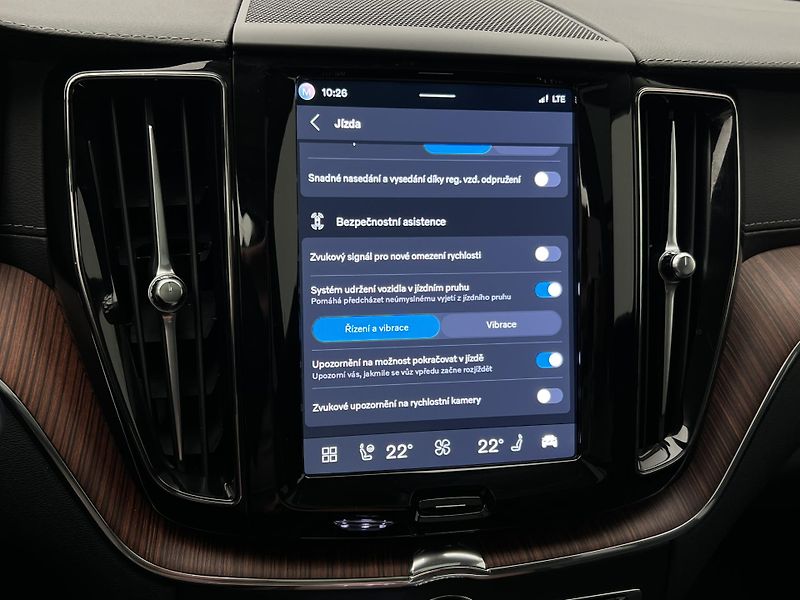 Volvo XC60 B5 AWD ULTIMATE DARK AUT  - fotka 39 z 47