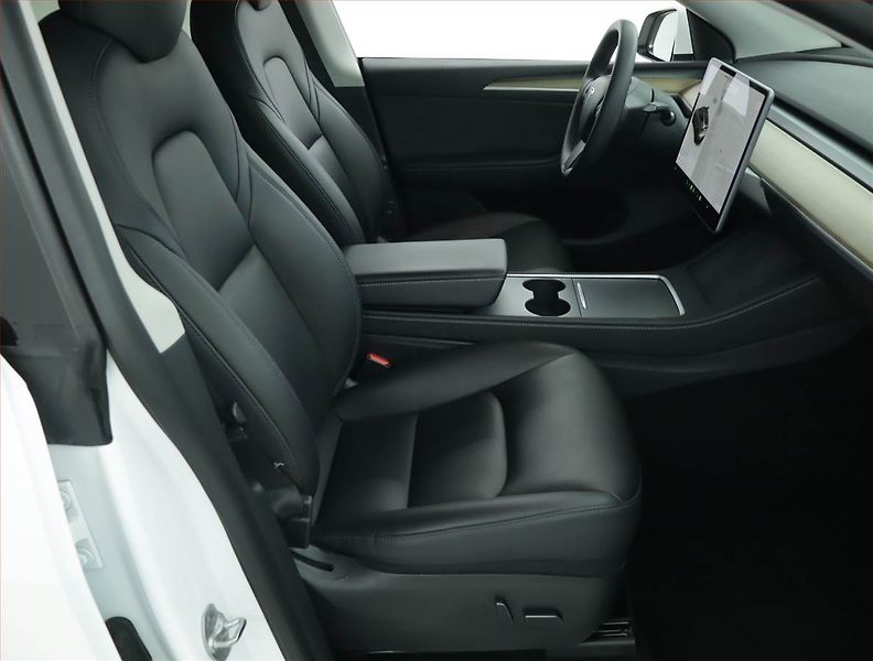 Tesla Model Y (2021) Long Range AWD 75kWh, SoH 92% - fotka 9 z 20