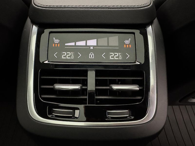 Volvo XC90 T8 AWD RECHARGE BRIGHT PLUS CZ - fotka 32 z 55