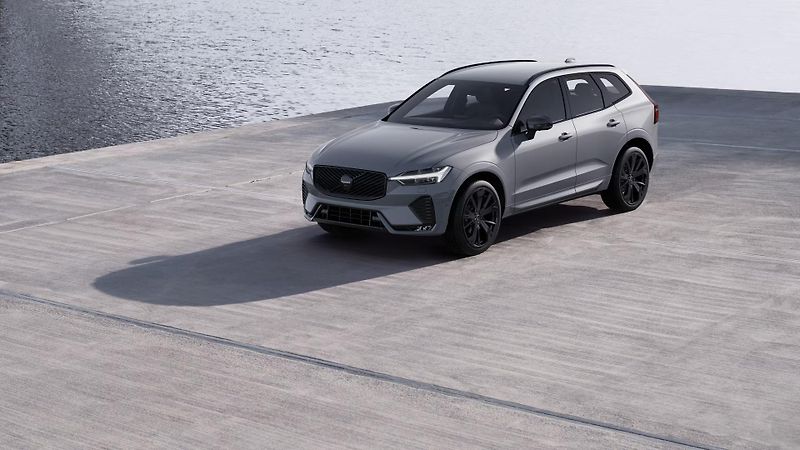Volvo XC60 (2026) B5 AWD AUT PLUS BLACK EDITION - fotka 2 z 11