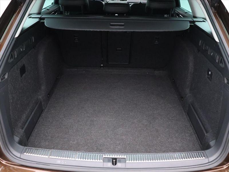 Škoda Superb 1,5 TSI 110kW L&K DSG CZ DPH - fotka 10 z 34