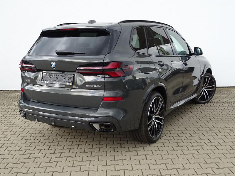 BMW X5 xDrive30d - fotka 3 z 6