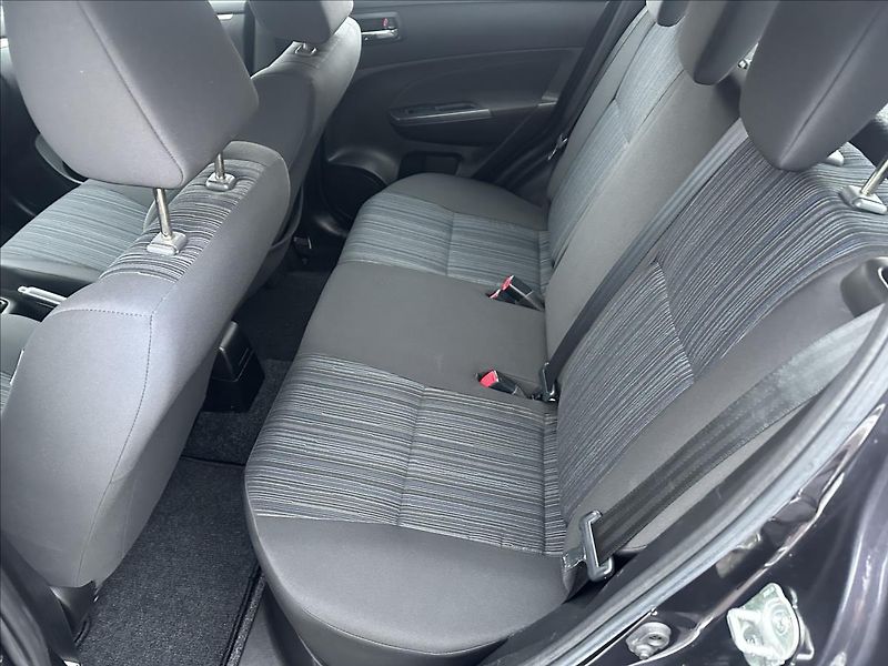 Suzuki Swift 1,2 4x4 1.majitel - fotka 13 z 26