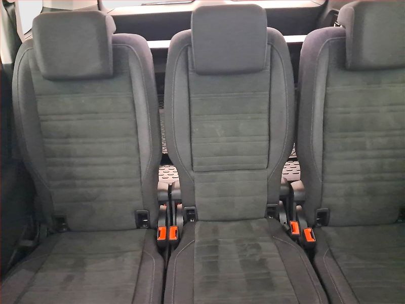 Volkswagen Touran (2023) 1.5 TSI - fotka 10 z 19