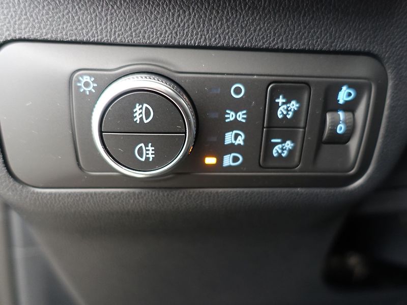 Ford Kuga 110 kw, Titanium, manuál - fotka 21 z 37