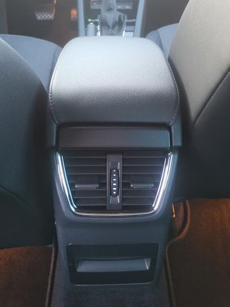 Škoda Octavia 2,0TDI DSG 110kW ACC STYLEPLUS - fotka 41 z 87
