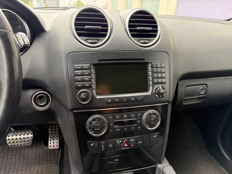 Mercedes-Benz Třídy M ML 320 3,0 CDi 4matic AMG - fotka 20 z 21
