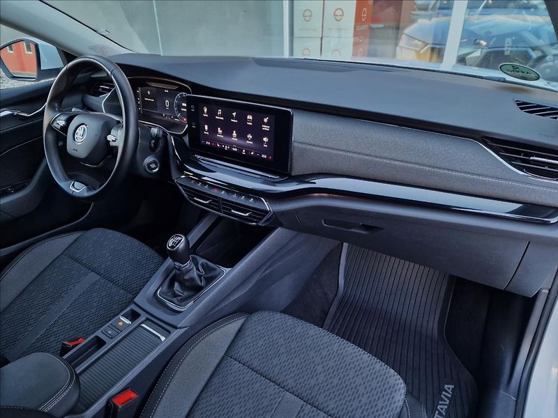 Škoda Octavia 2.0 TDI Style Tažné,ČR,1.Maj. - fotka 13 z 50