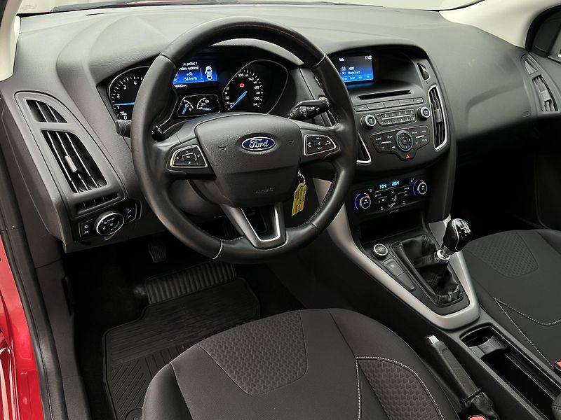 Ford Focus 1.5 ECOBOOST MAN 1. maj. - fotka 4 z 36