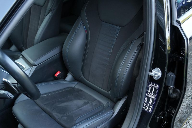 BMW Řada 3 330d xDrive, Tažné, Kamera - fotka 29 z 37