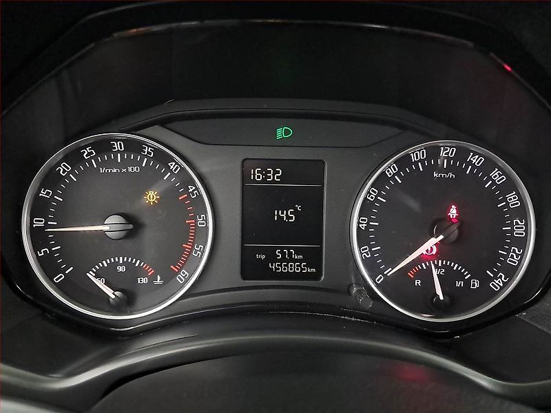 Škoda Octavia (2010) 1.9 TDI, po STK, Tažné - fotka 11 z 16