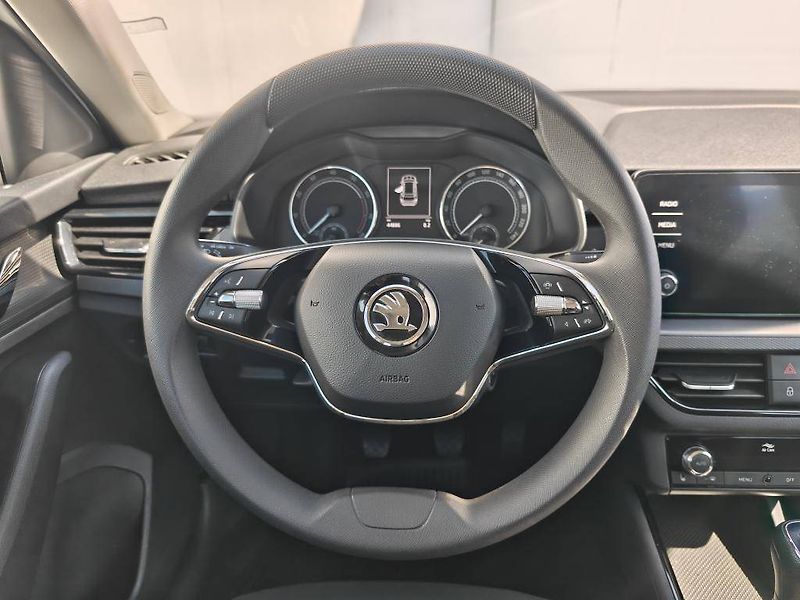 Škoda Kamiq Fresh 6MP 1,0TSI - fotka 11 z 23