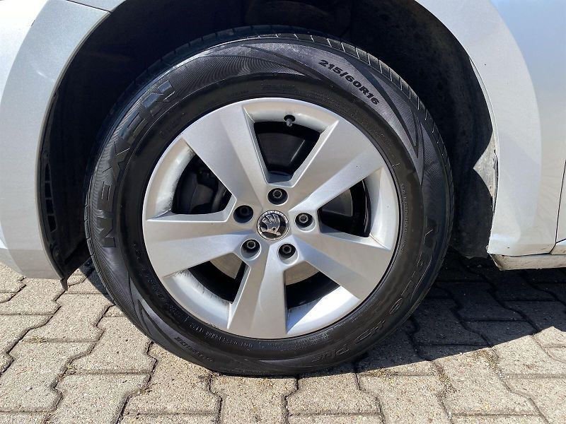 Škoda Superb (2017) Combi 2.0 TDI 4x4 Ambition - fotka 26 z 30