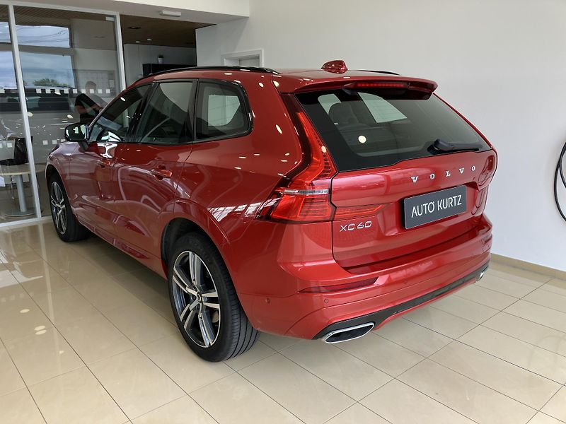 Volvo XC60 B4 AWD R-Design AT8, ČR - fotka 6 z 50