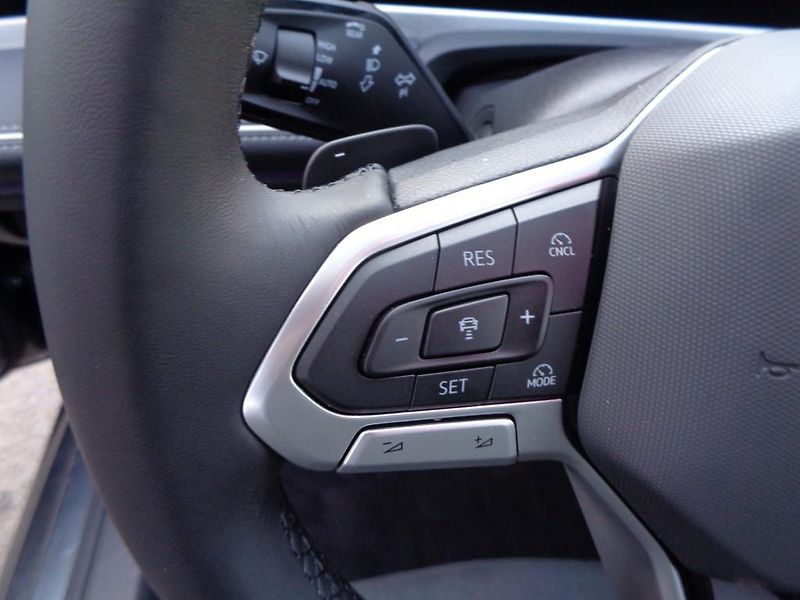 Volkswagen Passat 1,5  eTSI 110 kW mHEV Business - fotka 11 z 30