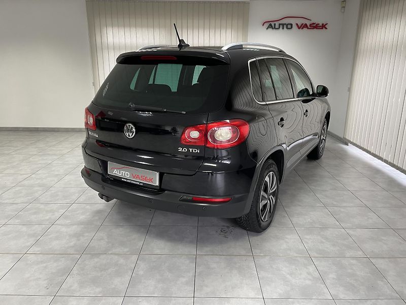 Volkswagen Tiguan 2.0 TDi 4x4 AT ČR SER. WEBASTO - fotka 10 z 24