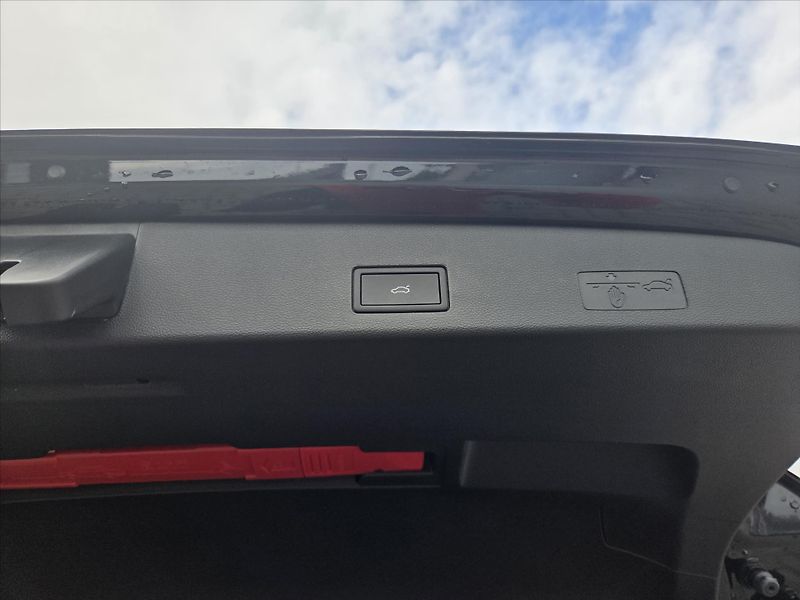 Volkswagen Golf 1,5 eTSi 110kW DSG Záruka2028 - fotka 13 z 22