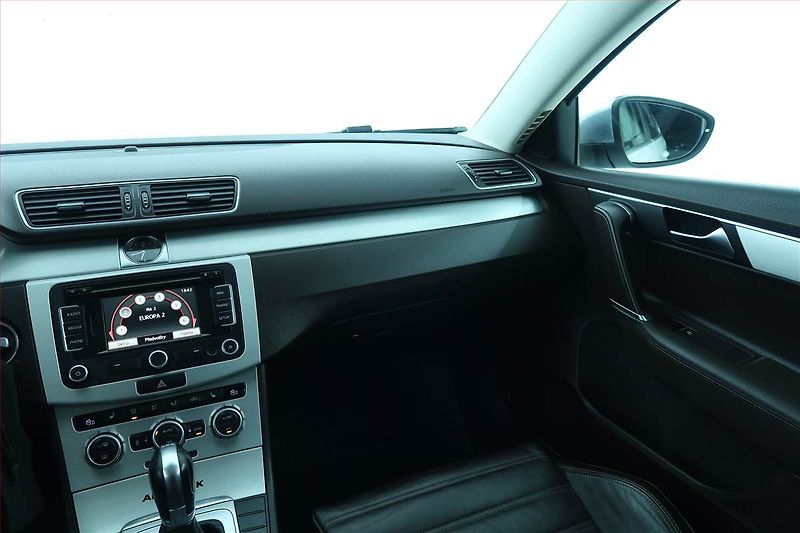 Volkswagen Passat (2013) 2.0 TDI, 4X4, Automat, Navi - fotka 8 z 26