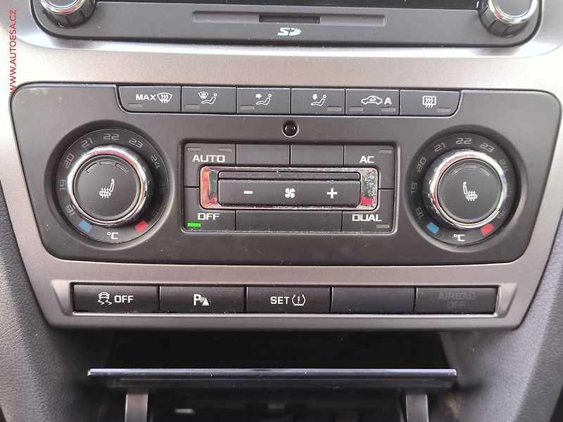 Škoda Octavia (2011) 2.0 TDi, ČR, Xenon, navi - fotka 14 z 22