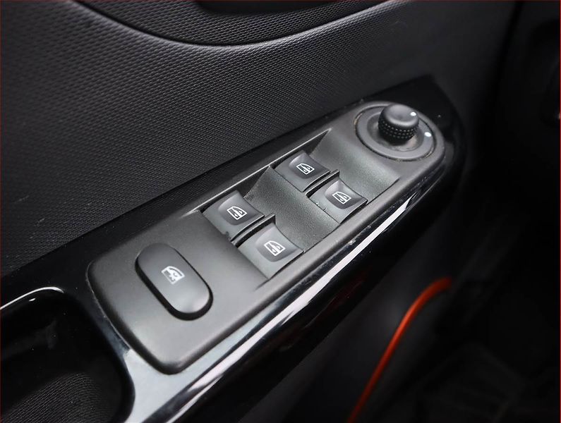 Renault Captur (2014) 1.2 TCe, Automat, Serv.kniha - fotka 16 z 17