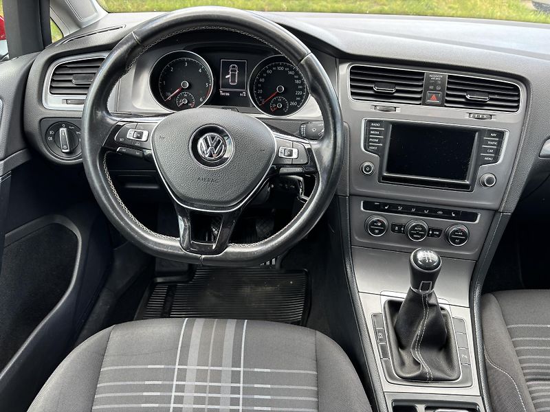Volkswagen Golf 1.6 TDI 81KW VARIANT - fotka 12 z 23