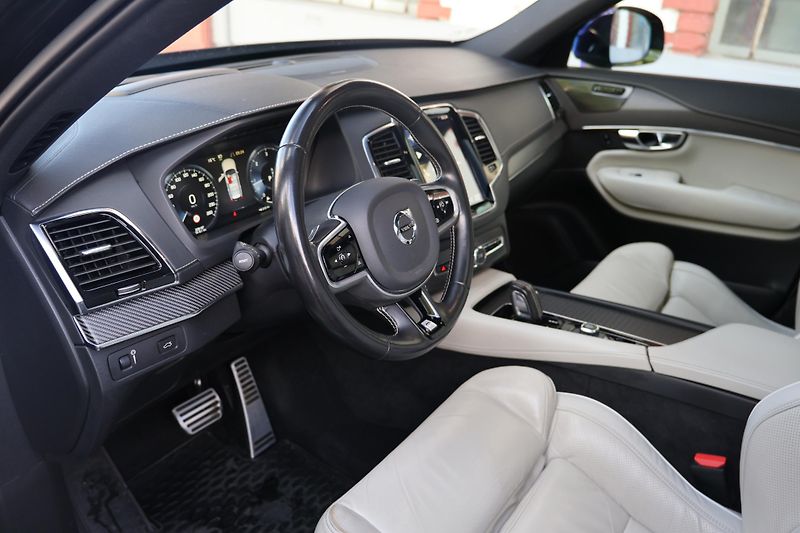 Volvo XC90 (2020) B5 AWD R-Design - fotka 12 z 26