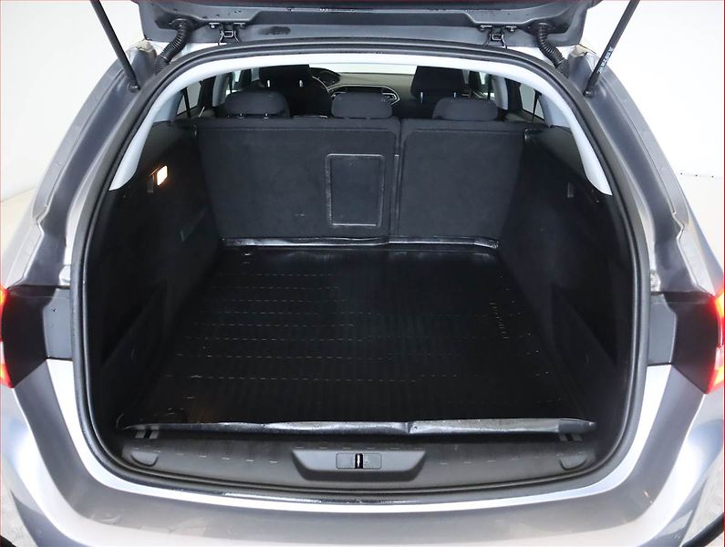 Peugeot 308 (2016) 1.6 BlueHDi, Serv.kniha, Navi - fotka 14 z 19
