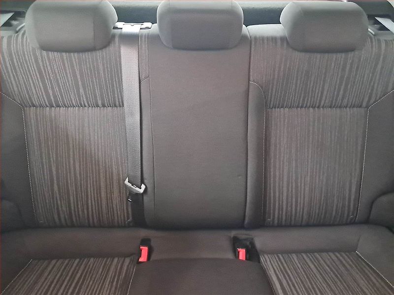 Opel Astra (2012) 1.6 16V, po STK, dobrý stav - fotka 10 z 17