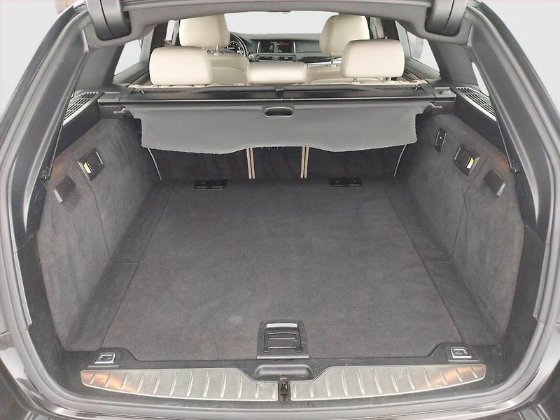 BMW Řada 5 (2015) Luxury Line 518d, Automat - fotka 14 z 23
