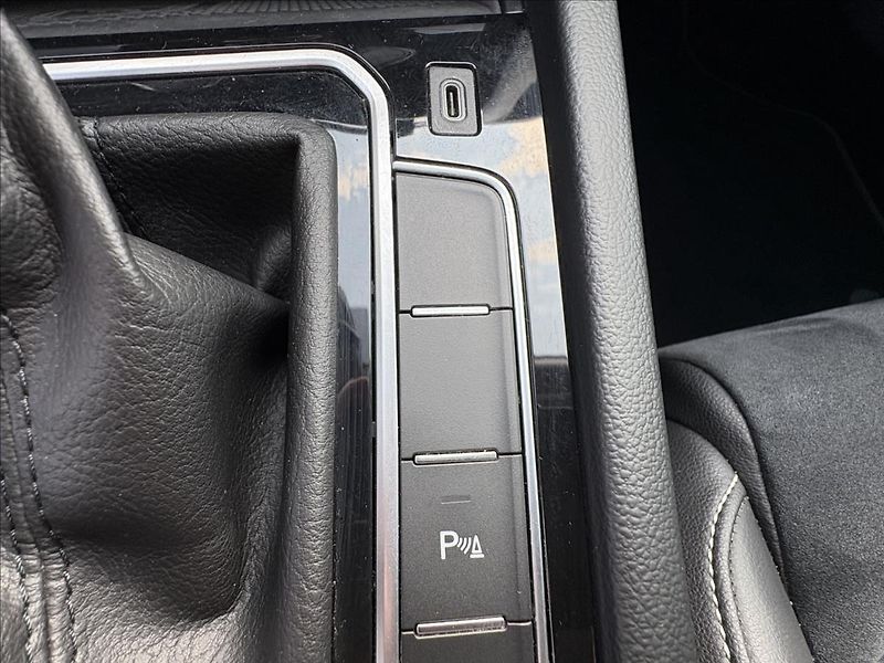 Volkswagen Passat 2,0 TDi140kW,Matrix,ACC,Kamera - fotka 16 z 45