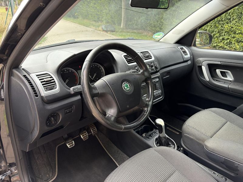 Škoda Roomster 1.6 Scout Plus Edition - fotka 26 z 32