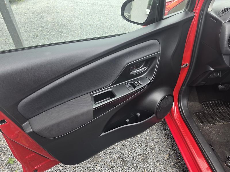 Toyota Yaris 1.5 VVti Automat  - fotka 12 z 14