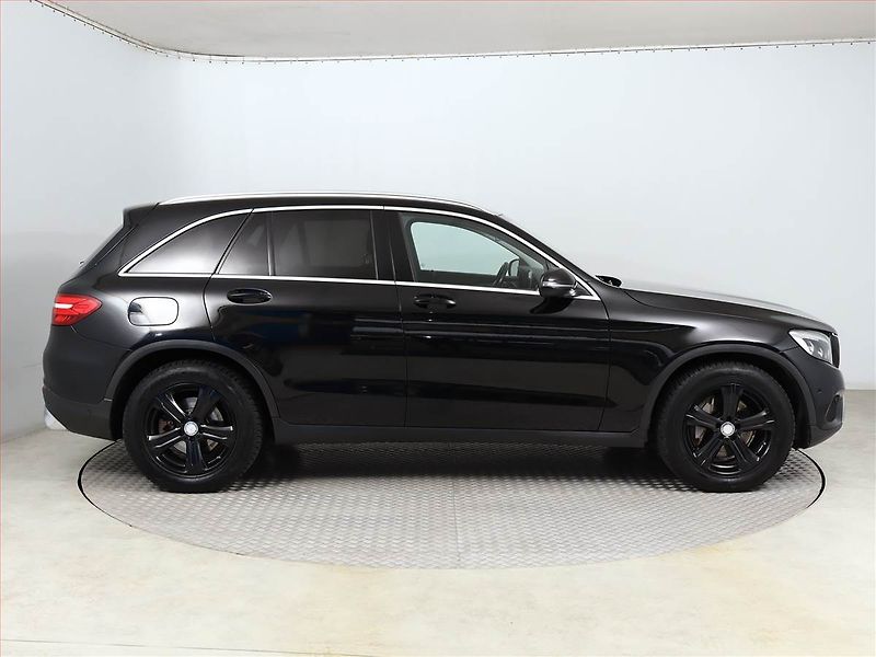 Mercedes-Benz GLC (2016) 220 d 4MATIC, 4X4 - fotka 6 z 22