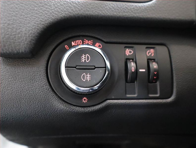 Opel Insignia (2009) 2.0 CDTI, Automat, Tempomat - fotka 17 z 18