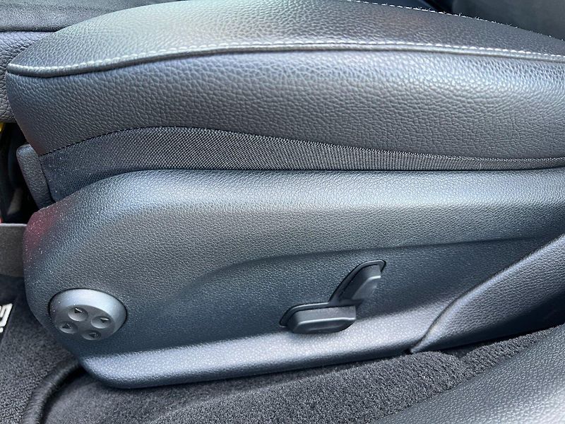 Mercedes-Benz Třídy E (2018) 2.0d AMG-line! Navi! Tažné! - fotka 22 z 42