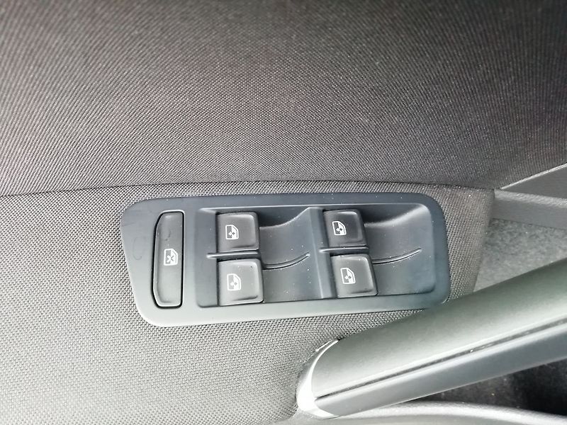 Volkswagen Golf 1,4 TSI Comfortline 92 kW - fotka 15 z 17