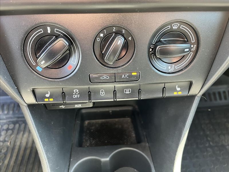Škoda Rapid 1,6 TDi 66KW KLIMA STK 6/28 - fotka 18 z 32