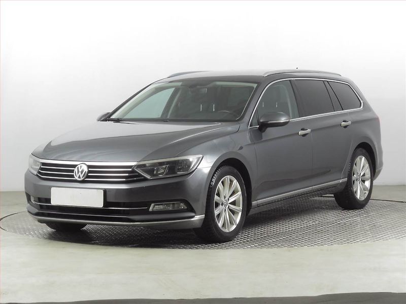 Volkswagen Passat (2015) 2.0 TDI, Automat, Kůže, Navi - fotka 2 z 21