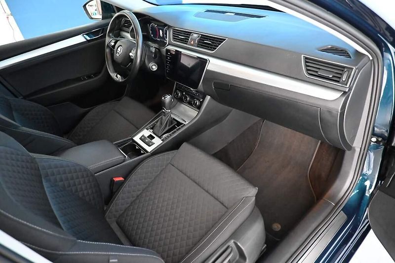 Škoda Superb (2022) 2.0 DSG LED ACC Virtual Tažné - fotka 10 z 37