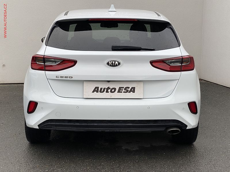 Kia Ceed (2018) 1.4 T-GDi, ČR, Exclusive, AT - fotka 5 z 21