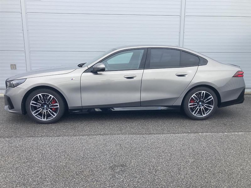 BMW Řada 5 520d xDrive Sedan - fotka 3 z 15