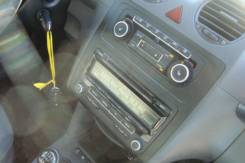 Volkswagen Caddy (2014) 1.6 TDi, Invalid úprava,rampa - fotka 46 z 73