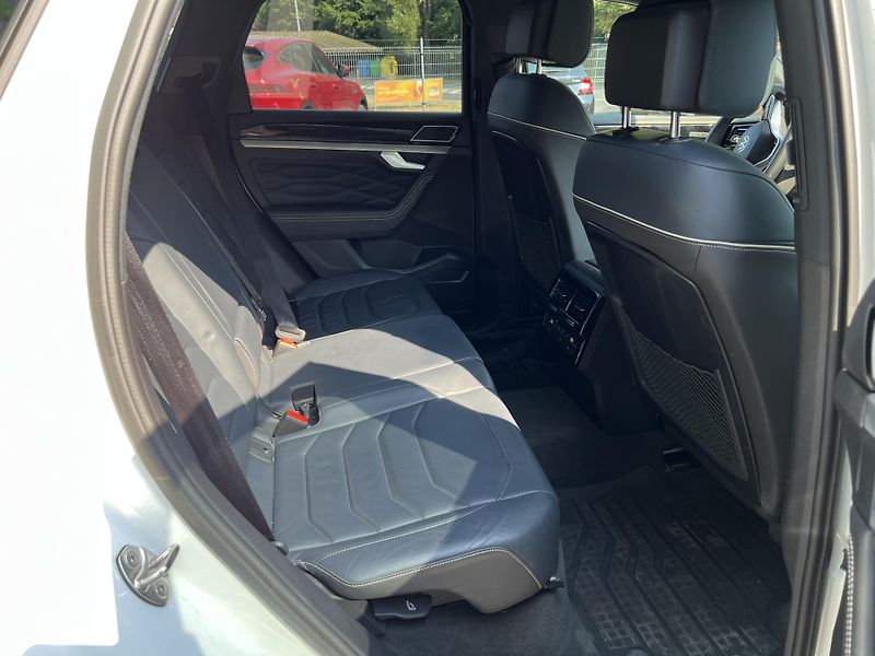 Volkswagen Touareg 3.0 TDi 210 kW R-LINE 4MOTION - fotka 18 z 23